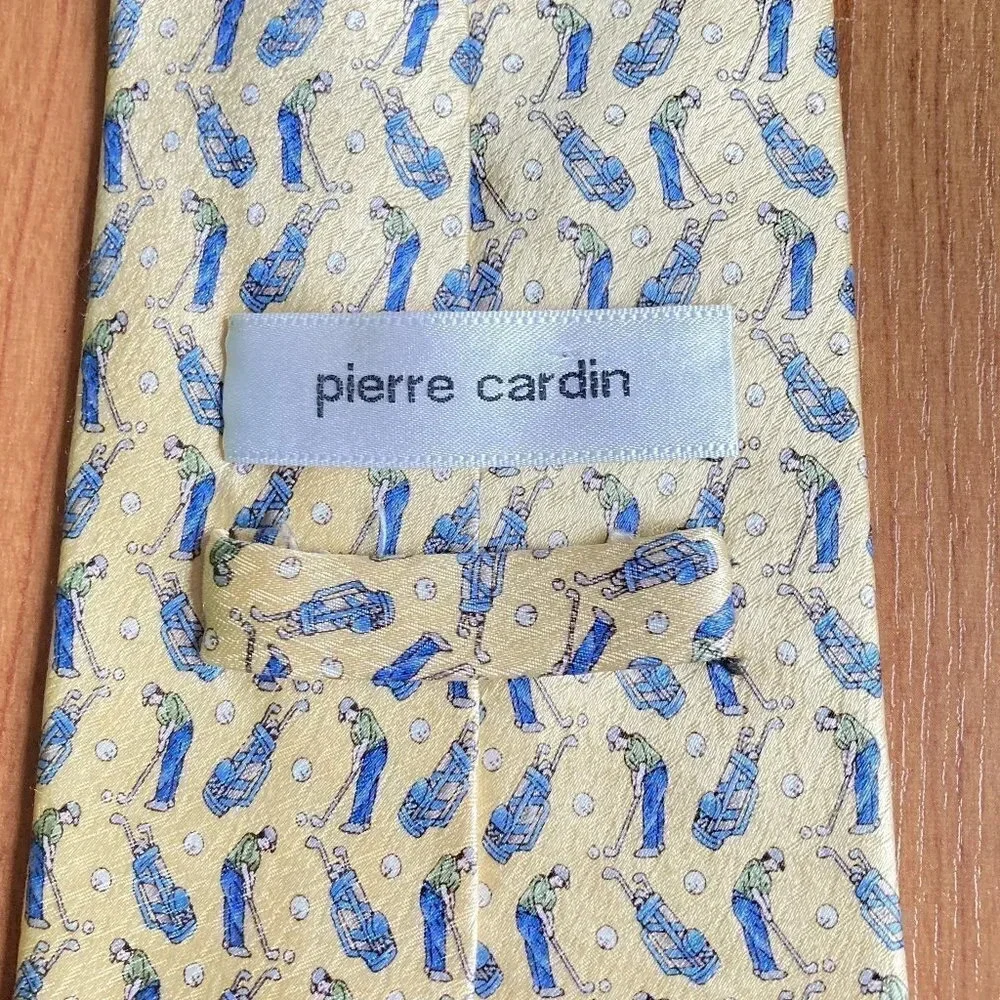 Pierre Cardin Silk Novelty‎ Neck Tie featuring Golfers, Clubs and Golf Balls